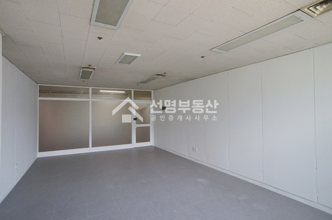 서울 성동구 성수동2가 279-50 복합상가 2층 사무실, 주차가능 월세 매물번호 10949 사진 2