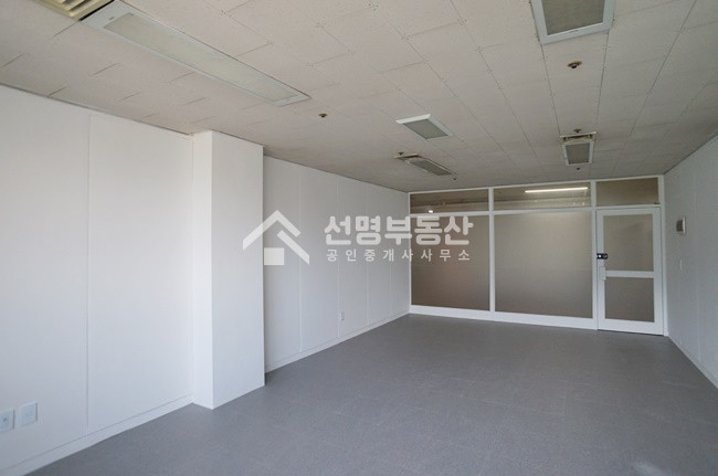 서울 성동구 성수동2가 279-50 복합상가 2층 사무실, 주차가능 월세 매물번호 10949 사진 3