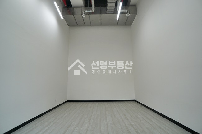 서울 성동구 성수동1가 지식산업센터 1층 사무실 겸 상가 ,무권리 월세 매물번호 10412 사진 3