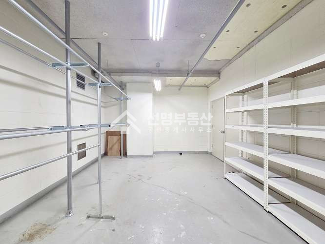 서울 성동구 성수동1가 서울숲포휴 지하 창고 임대, 전용 10평 월세 매물번호 10948 사진 3