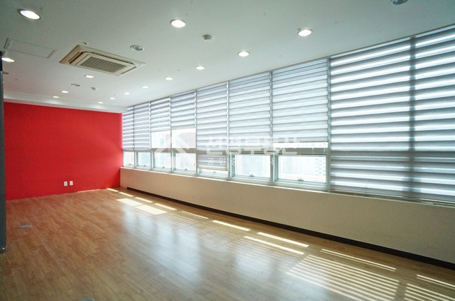 서울 성동구 성수동1가 63평, 서울숲역 도보 2분, 룸3, 탕비실, 빠른입주 월세 매물번호 10909 사진 6