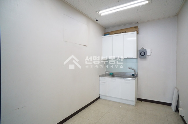 서울 성동구 성수동1가 63평, 서울숲역 도보 2분, 룸3, 탕비실, 빠른입주 월세 매물번호 10909 사진 9