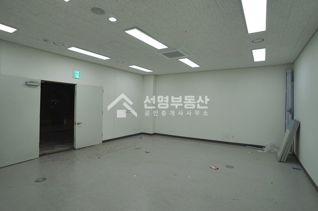 서울 성동구 성수동2가 생각공장 지하 창고형 사무실 임대 월세 매물번호 10261 사진 2